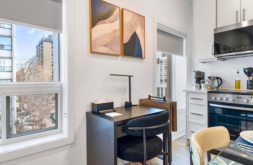 Grange Park Hotel | The McCaul | Cozy DT Suite near FIFA 2026