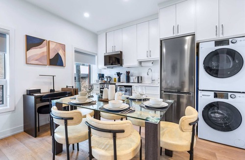 Grange Park Hotel | The McCaul | Cozy DT Suite near FIFA 2026