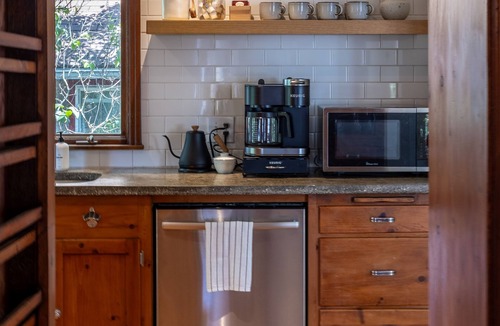 Pullman House | The McKenzie BnB - Charming & Cozy - 1 Block from Downtown Pullman!