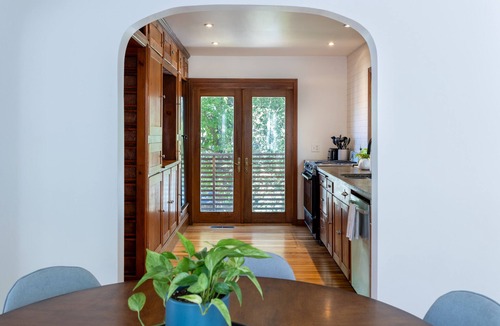 Pullman House | The McKenzie BnB - Charming & Cozy - 1 Block from Downtown Pullman!