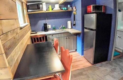 Athens Cabin | ~The Meadow~ Tiny house short walk to Lake Athens