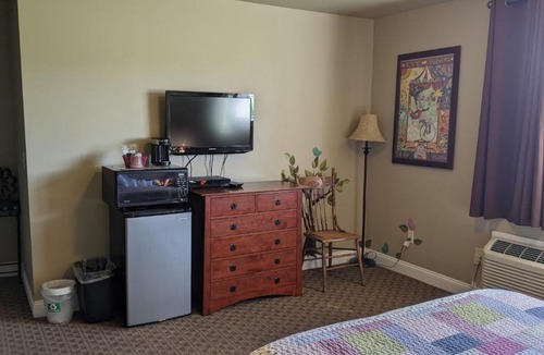 East Springfield Hotel | The Meadowlark Inn