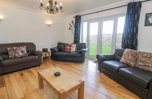 Pentraeth House | The Meadows