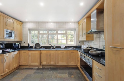 Elstree House | The Meadows near Sky Studios