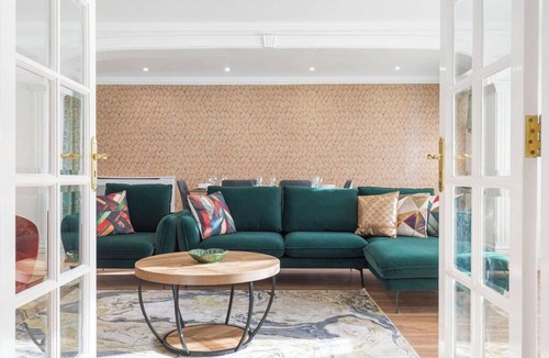 Elstree House | The Meadows near Sky Studios