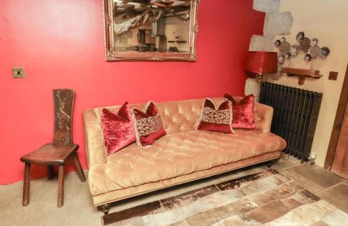 Falstone House | The Medieval Romantic