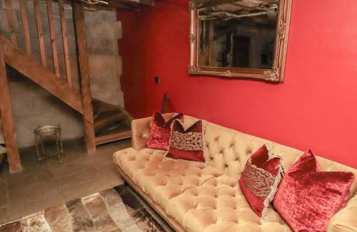 Falstone House | The Medieval Romantic