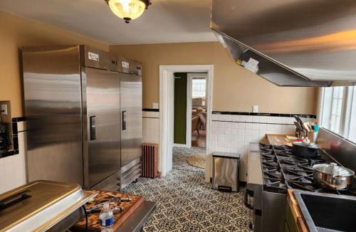 Perryville House | The Mediterranean House - Beautiful Downtown House