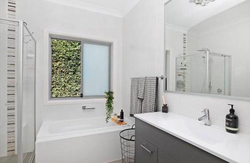 Medway House | The Medway, Modern & Space-ous!