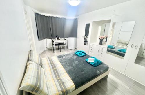 Brent Hotel | The Melrose