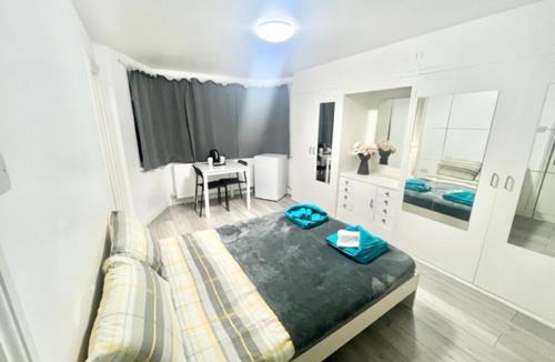 Brent Hotel | The Melrose