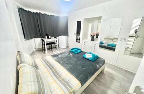 Brent Hotel | The Melrose