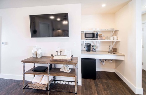 Fredericksburg House | The Melvin: Wine Trail Oasis, Hot Tub & Fire Pit