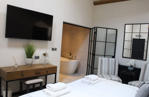 Tideswell Hotel | The Merchant's Yard