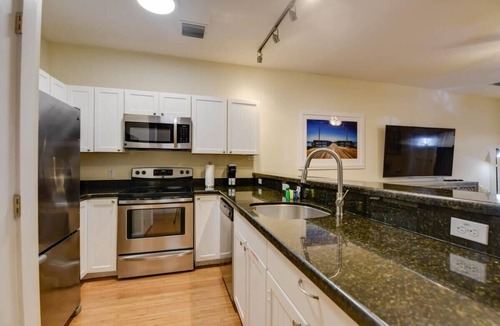 Historic Seaport House | The Mesa House - One block from Duval St