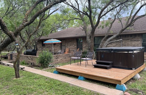 Potosi House | The Mesquite Retreat ~ Romantic ~ Secluded ~ Hot Tub ~ Fire Pit ~ Very Relaxing