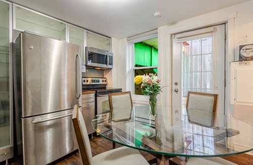 Sainte-Marie Apartment | The Metro Stay – Vibrant 3BR in Gay Village