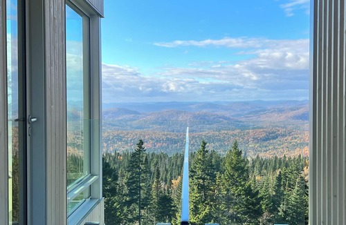 Lac Beauport Ski Chalet | The MICA - Panoramic View With Spa Near Quebec City