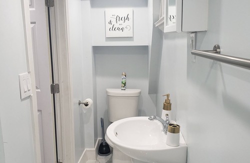 Cranston Apartment | The Micro-Suite at The Eden Park Inn *Tiny Apt