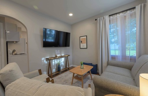 Pella Cottage | The Mid-Town Cottage