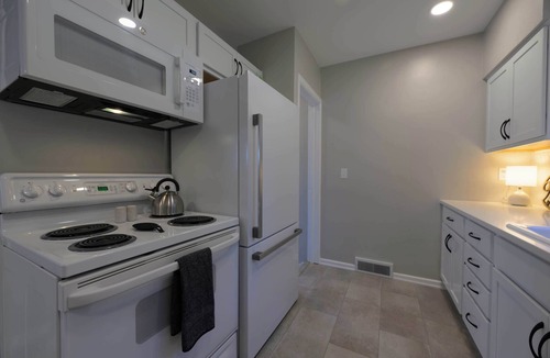 Pella Cottage | The Mid-Town Cottage