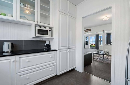 Rototai House | The Middle | Lakefront with Private Jetty