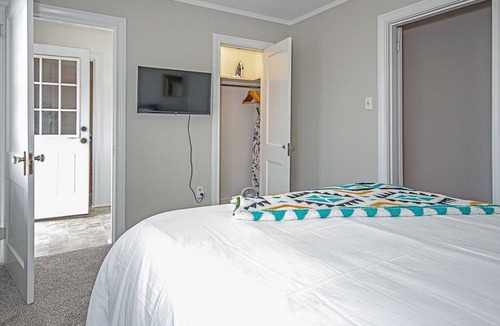 Nacogdoches House | The Midtown Flat; just blocks from SFA Campus and Downtown
