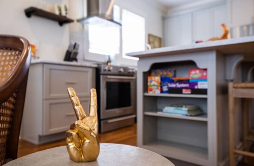 Hillcrest Apartment | The Midtown Pearl with midterm discounts