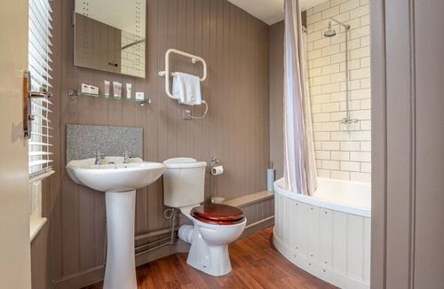 Canterbury Hotel | The Millers Arms