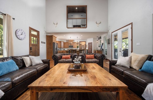 Dogwood Cabin | The Million Dollar View Lakehouse ~Sleeps 10 ~Kayaks ~Fire Pit