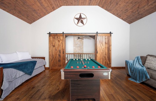 Dogwood Cabin | The Million Dollar View Lakehouse ~Sleeps 10 ~Kayaks ~Fire Pit