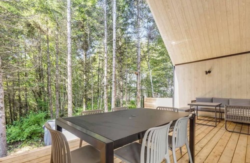 Pont-Rouge Ski Chalet | The Milos – Peaceful Escape – Pet Friendly