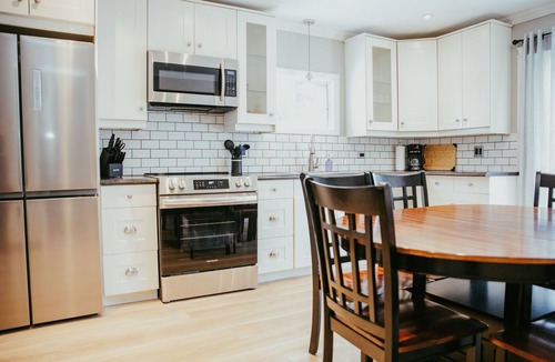 Timiskaming District House | The Miner's Den - SAUNA Retreat with cozy yard