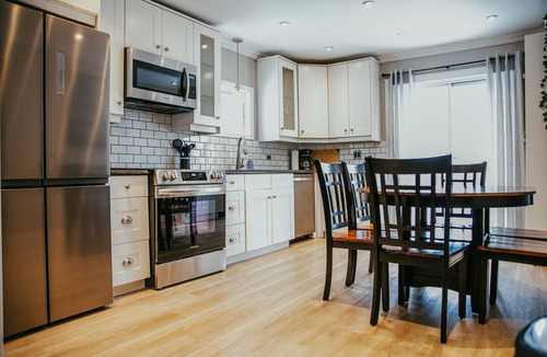 Timiskaming District House | The Miner's Den - SAUNA Retreat with cozy yard