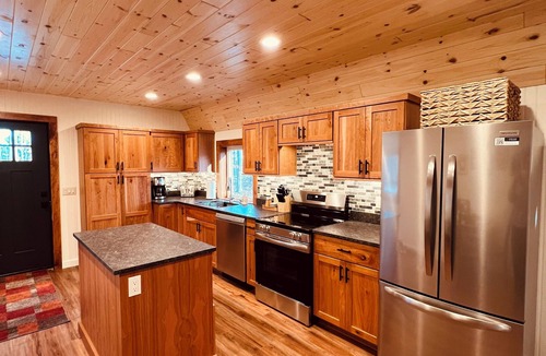 Harbor Springs Cabin | The Mink Cabin in Harbor Springs - 2 bed/2 bath in Private Wooded Setting