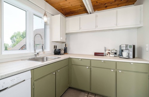Beaupre Ski Chalet | The Misco | Spa | AC | Mont-Ste-Anne | Indoor and Outdoor Pool | Sauna | BBQ
