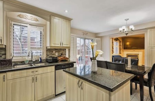 East Credit House | The Mississauga Garden Villa/5 BR and Playground