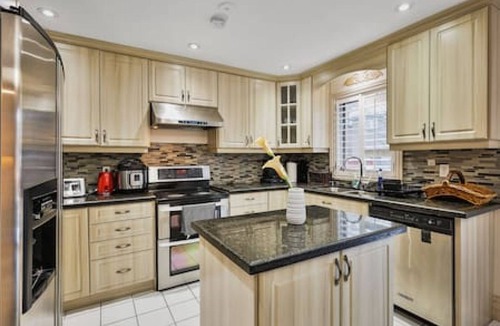 East Credit House | The Mississauga Garden Villa/5 BR and Playground