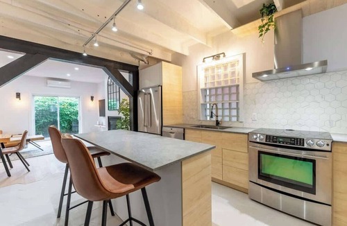 Youville Apartment | The Mixte | Free Parking | Pet Friendly | AC