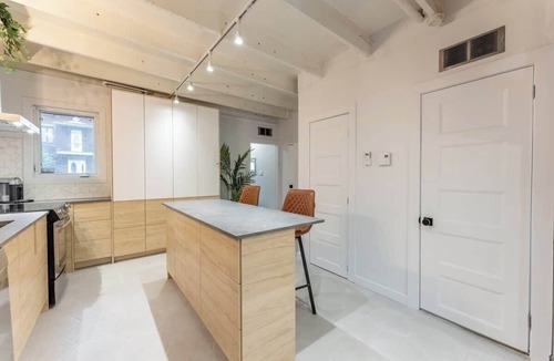 Youville Apartment | The Mixte | Free Parking | Pet Friendly | AC