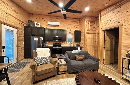 San Marcos Cabin | THE MOCKINGBIRD:nCozy & Modern Guest Cabin, between San Marcos & Wimberley!