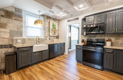 Rock Hill House | The Modern Classic | 4Bd/3Bth Home | Sleeps 10