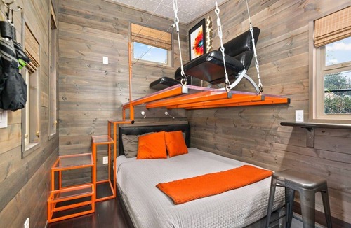 Kerns Hotel | The Modern - Custom Tiny Home w/Modern Vibe