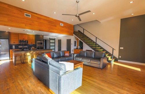 Glenwood House | The Modern: Hammock + Ping Pong + CornHole