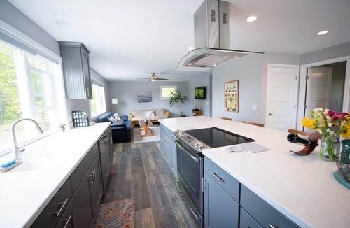 Topsham Apartment | The Modern Loft at Augusta Road