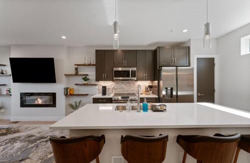 Barths House | The Modern Muse Art Home