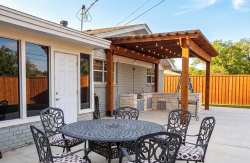 Lubbock House | The Modern Oasis: Outdoor Living & Total Comfort