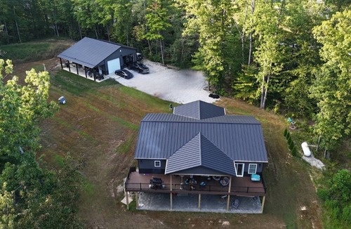 Heltonville House | The Modern WildernessnEnjoy nature and being close to IU & Lake Monroe.