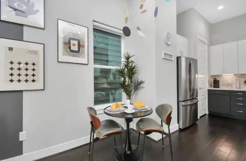 Astrodome House | The Mohr Haus | Walk to NRG Stadium | TMC | 3BR3BA