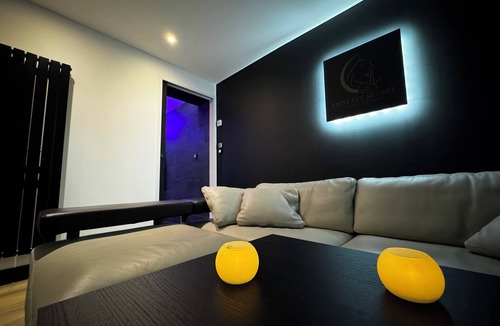 Oignies Bed & Breakfast | THE MOMENT IS CREATED. Exclusive Loveroom